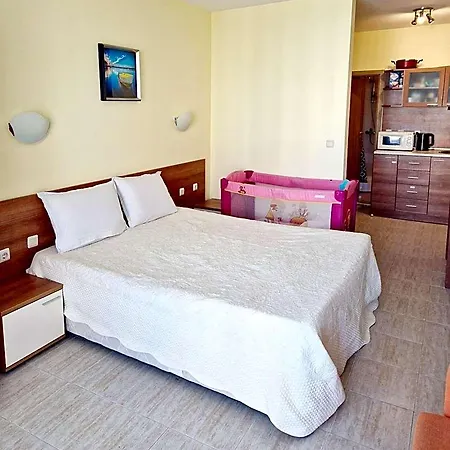 Pool View Studio, Pollo Resort, Sunny 3* 써니비치