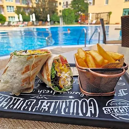 Pool View Studio, Pollo Resort, Sunny